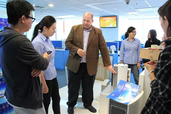 ����������